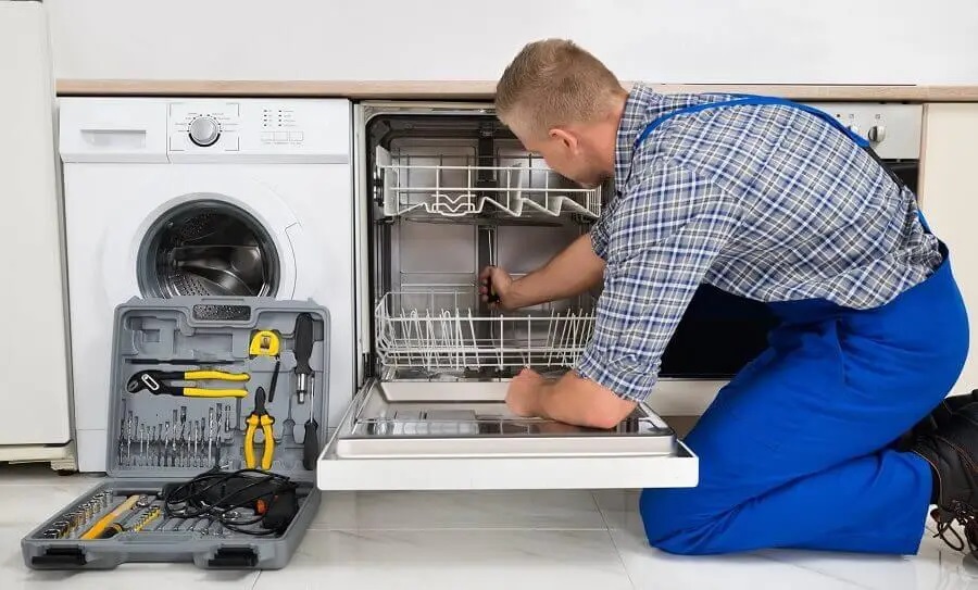 Kızılcahamam Bosch servisi teknisyen ekibi beyaz eşya tamiri yaparken